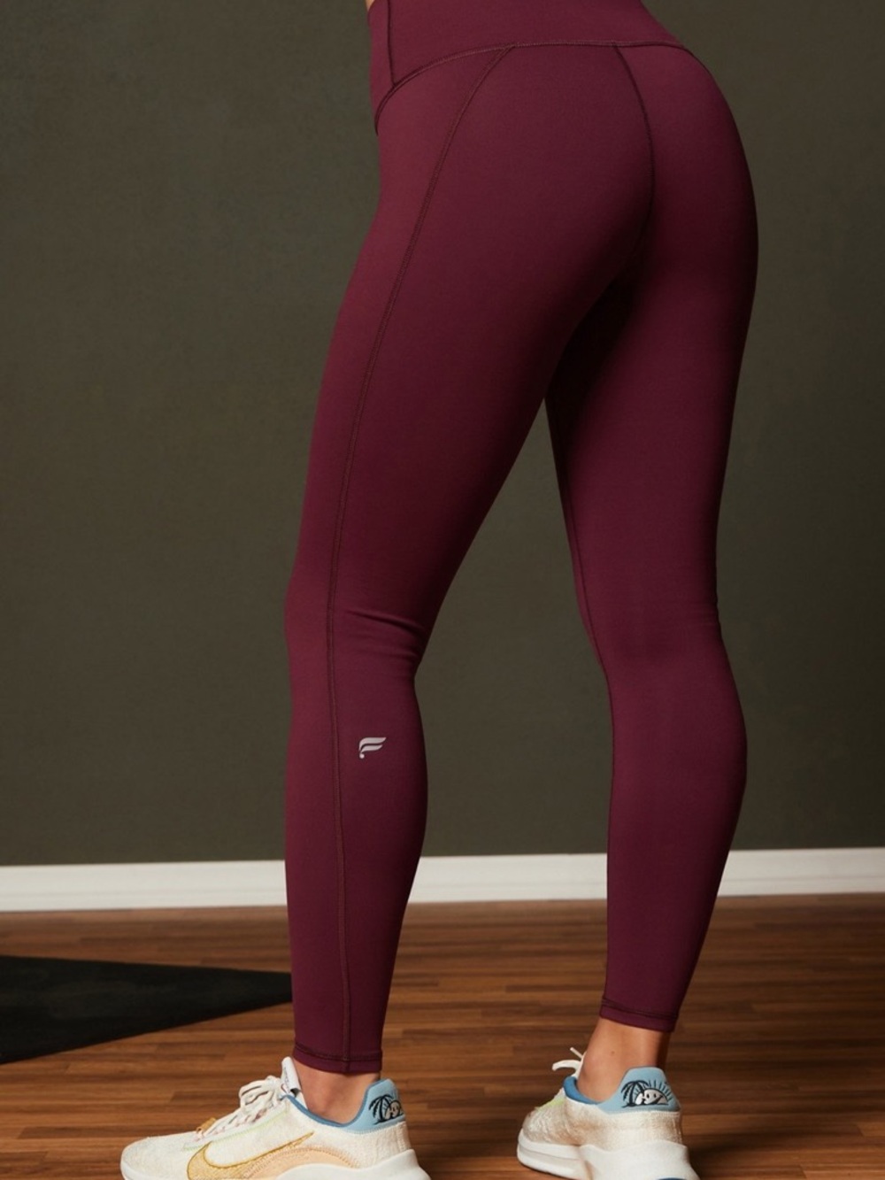 Fabletics High Waisted PowerHold Leggings Size S in Merlot